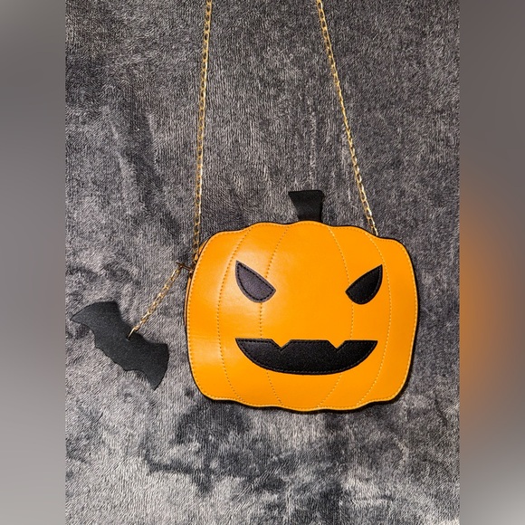 NWOT Pumpkin Shaped Crossbody Bag - Picture 13 of 13